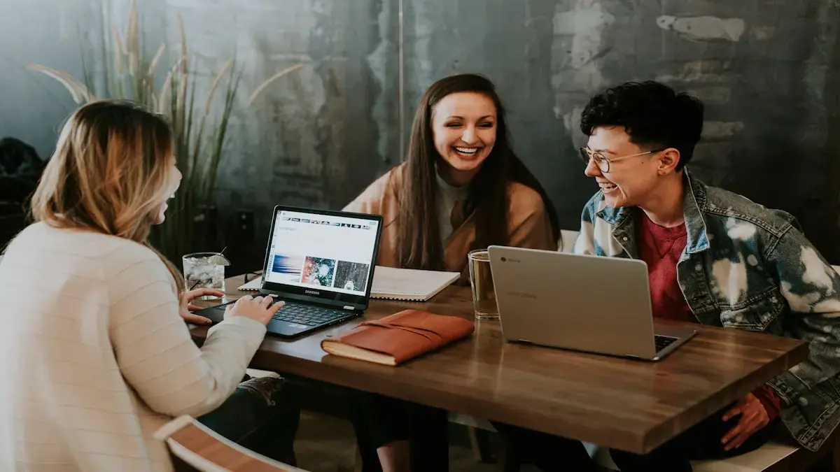 Un equipo de profesionales en una reunión de negocios