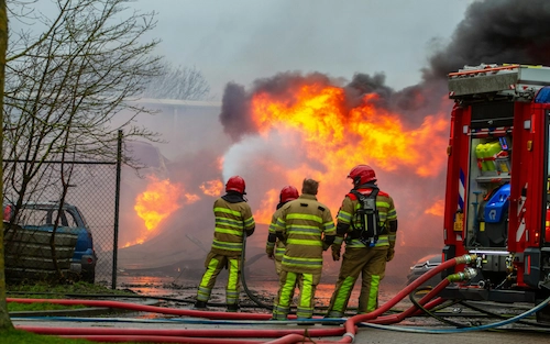 Incendio y líneas aliadas